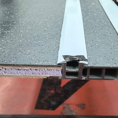 Hybrid_PVC-Belag_Rail-In-Schiene
